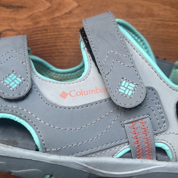 Columbia | Youth Castlerock Supreme Sandle Gray and Mint Velcro Sandals Size 4 - Picture 4 of 9